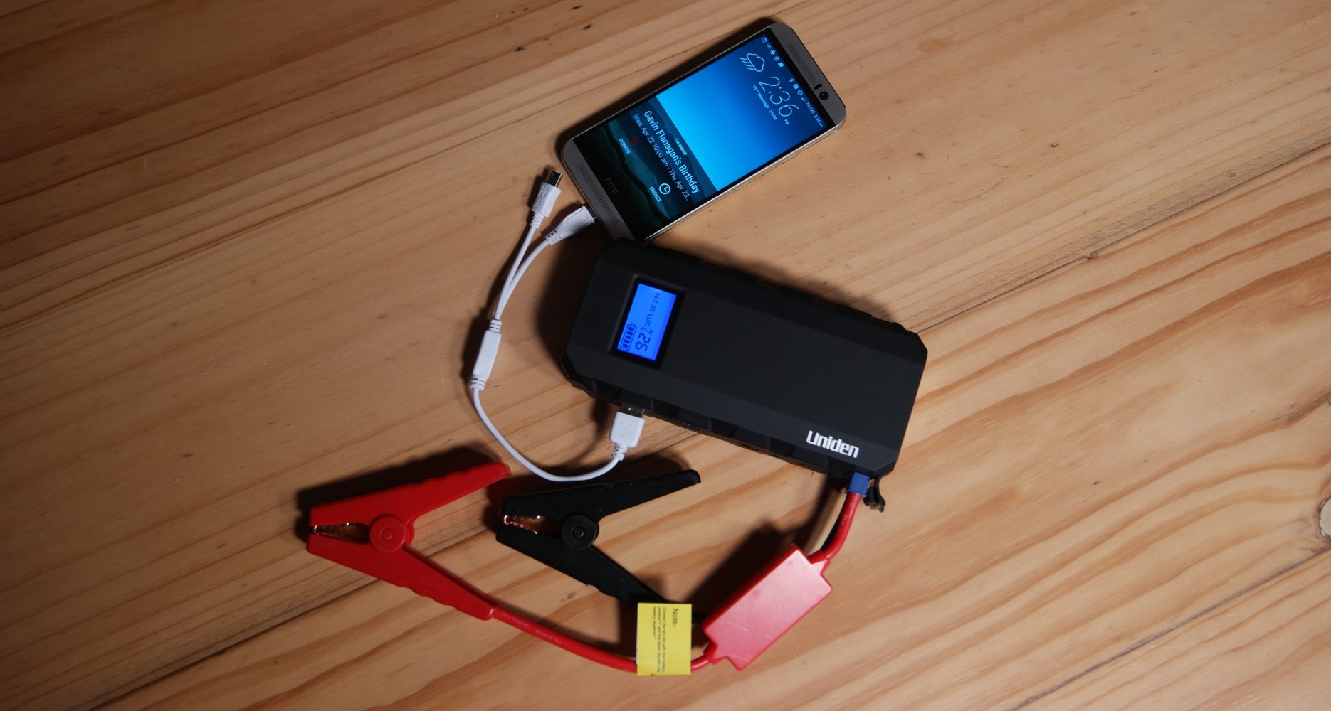 Emergency charge on the go for your car and your smartphone The