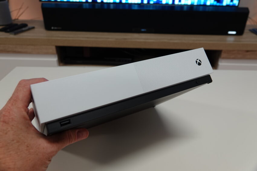 Ophef Relativiteitstheorie Pijlpunt Xbox One S All Digital review - I get it - but why? » EFTM