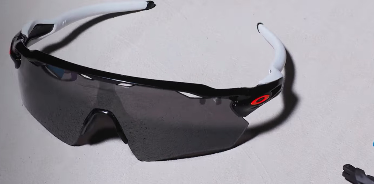 Design and order custom Oakley sunnies your choice of colour