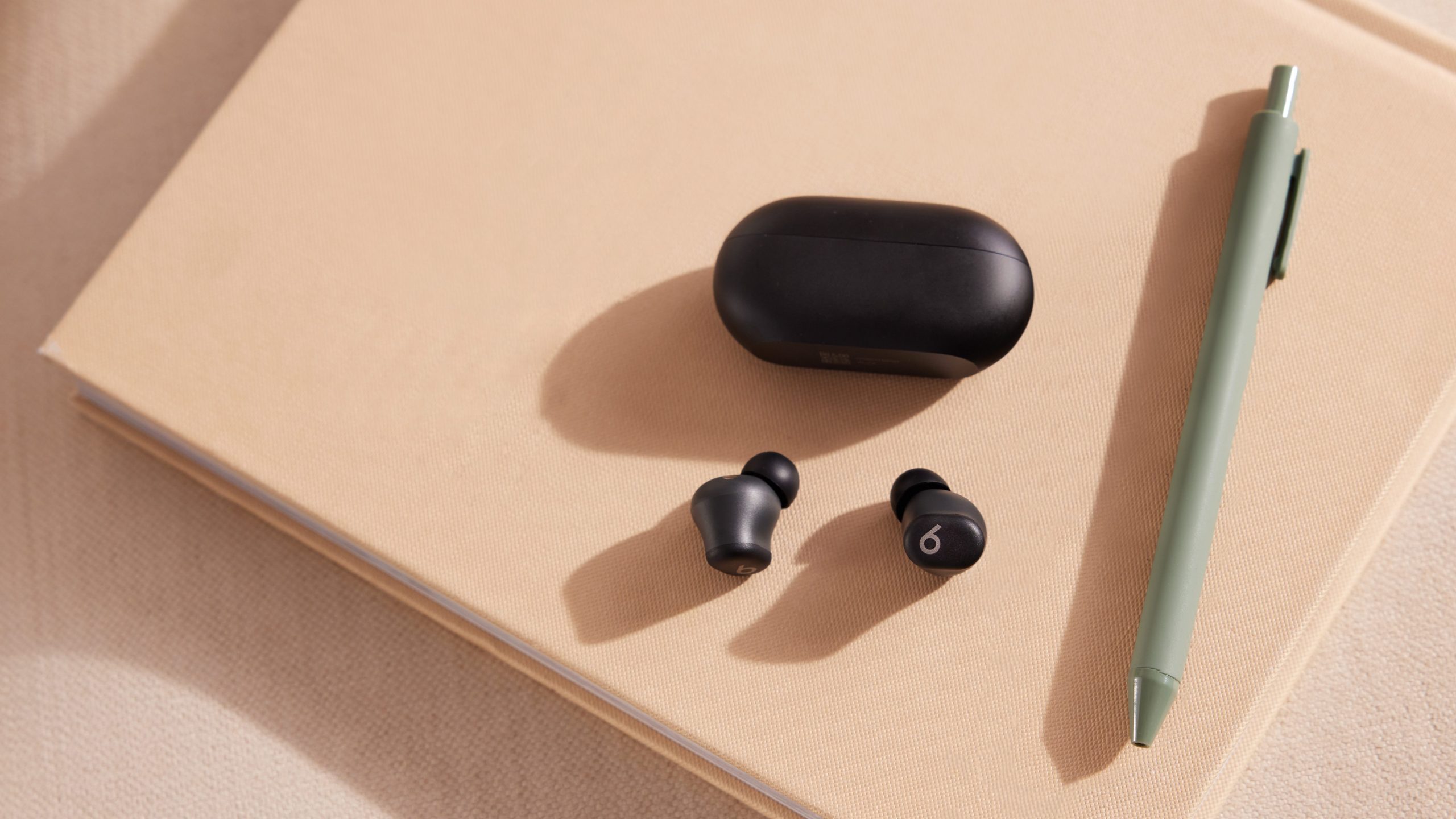 ☆新品未開封☆ Beats Solo Buds ブラック Beats Solo Buds - ワイヤレスイヤフォン - マットブラック