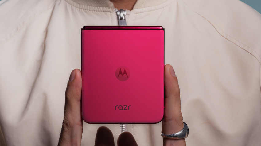Motorola razr 50 Ultra 本体 ホットピンク IIJ版 motorola razr 50