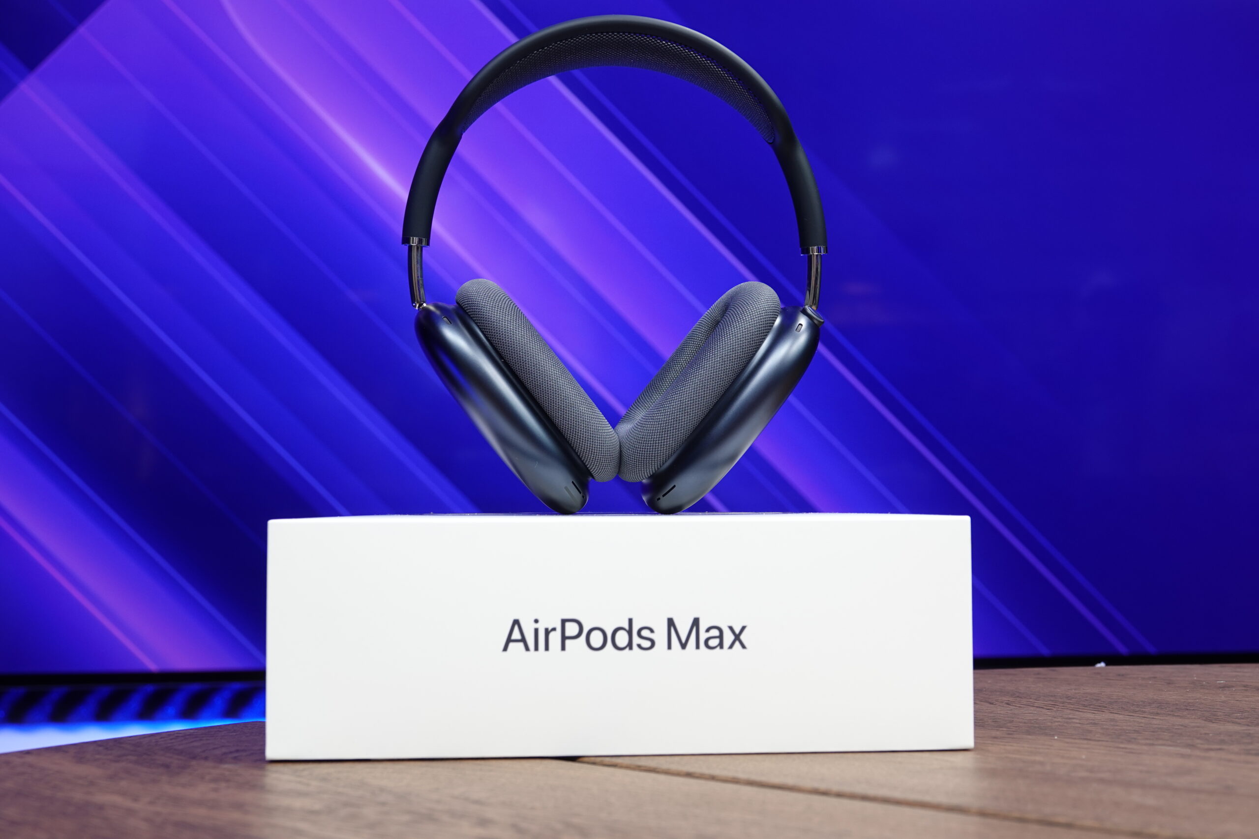 売り切り‼️AirPodsMax Apple AirPods Max 2 Review - Finally up to speed